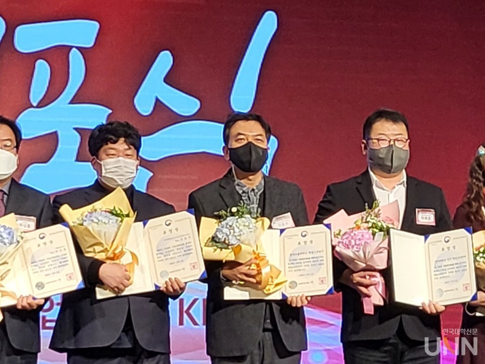 경북도립대 창업보윤섹터가 9일 한국창업보육협회가 주최한 '창업보육 비전 선포식'에서 중소벤처기업부 장관상을 수상했다.