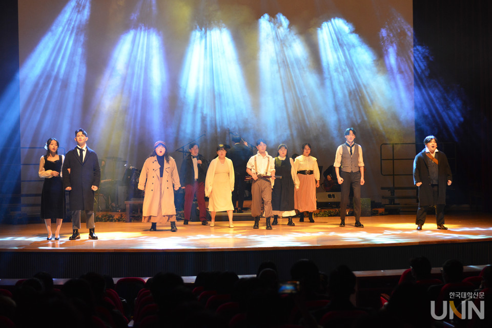 동의대가 지역 주민 초청 뮤지컬 갈라 콘서트를 개최했다.
