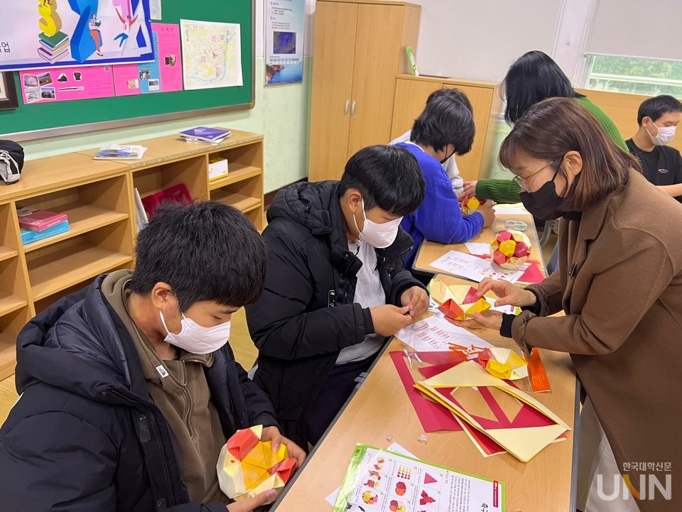 찾아가는 수학 놀이터 교육 모습.