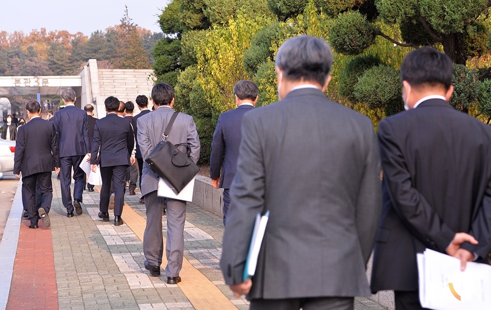 지난해 11월 10일 대교협 회장단 및 회원대학 총장과 전문대교협 총장 20명은 박홍근 더불어민주당 원내대표 등 등 야당 인사를 잇따라 만나 고등교육재정 확대를 요청했다. (사진=한명섭 기자)