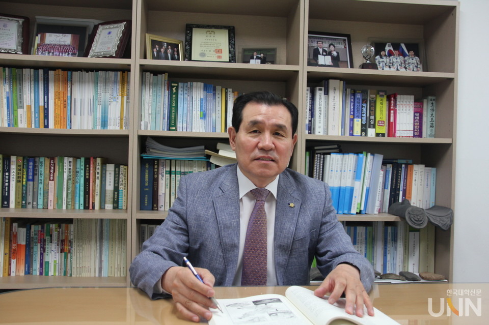 김석종 교수.