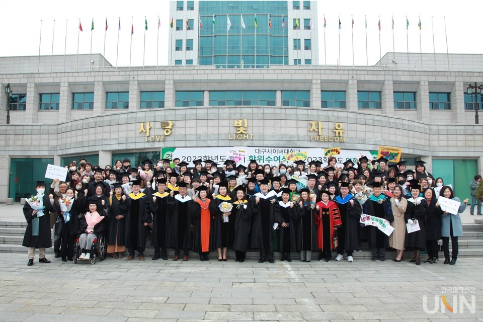 졸업식 단체사진.