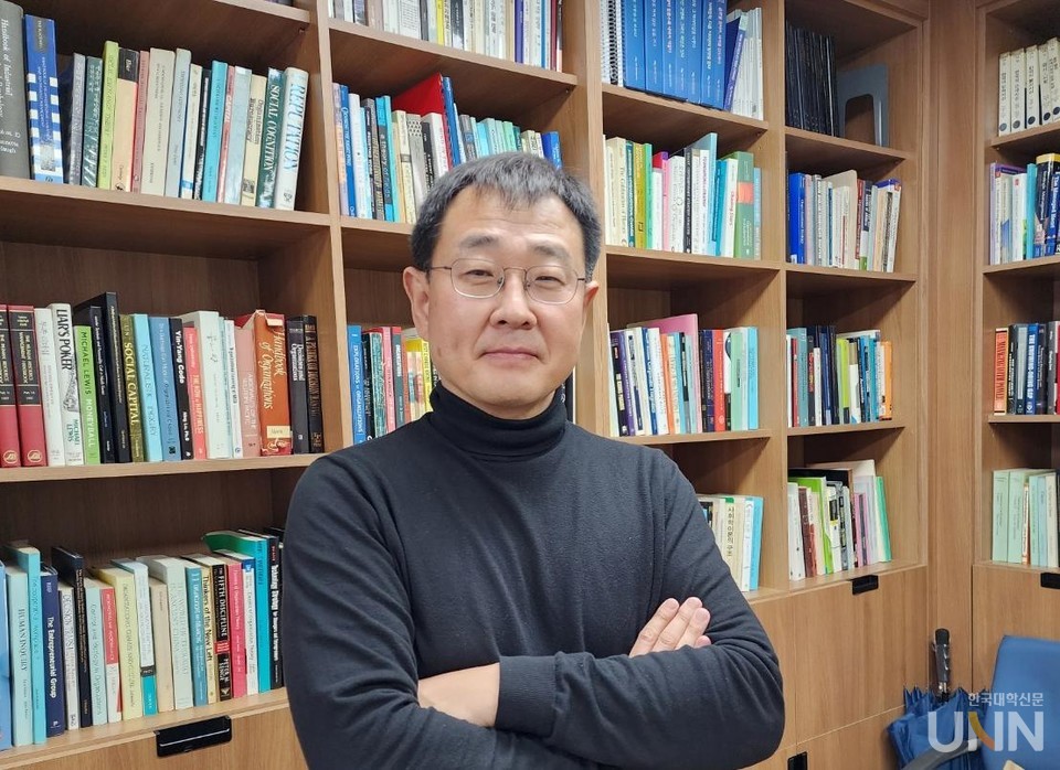 이무원 교수는 지난 15일 진행한 인터뷰에서 “협업이야말로 개방형 혁신의 핵심인데 각 주체들이 이를 어떻게 하는지 모르는게 문제”라고 강조했다. (사진=백두산 기자)