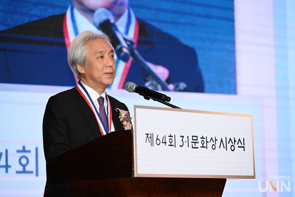 1일 열린 ‘제64회 3·1문화상 시상식’에서 예술상을 수상한 김대진 한국예술종합학교 총장.
