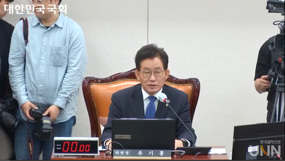 유기홍 국회 교육위원장이 14일 열린 ‘정순신 변호사 자녀 학교폭력 진상규명 청문회’에서 정순신 변호사 등 증인 불출석에 대해 엄정하게 법적 조치를 취하겠다고 밝혔다. (사진=국회의사중계시스템)