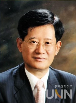김동건 학교법인 영광학원 이사장.
