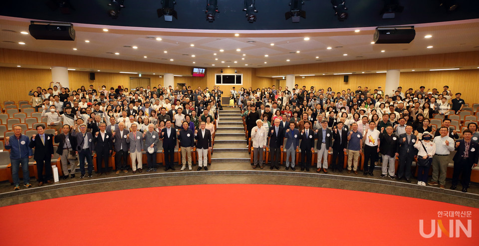 계명대 ‘계명의 빛 모교사랑’ 행사로 400여 명의 동문들이 한자리에 모였다.