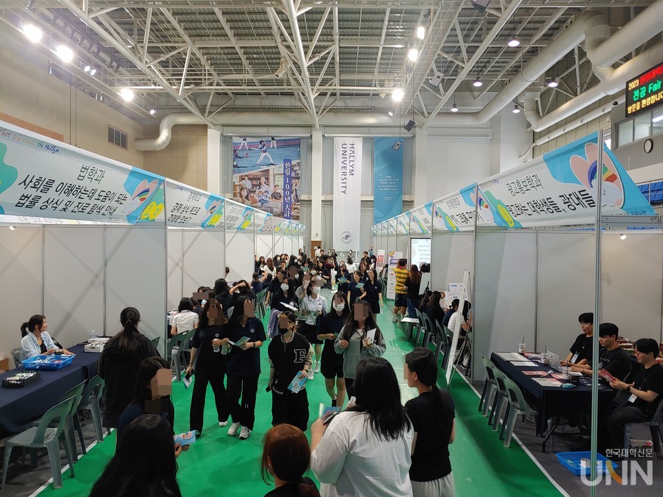 한림대가 12일 개최한 전공 Fair 현장 모습.