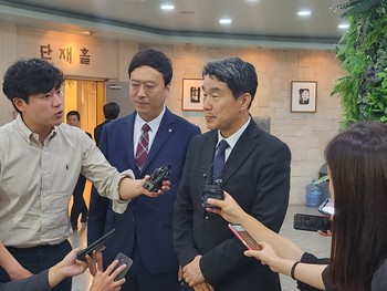 간담회 직후 기자회견을 진행하고 있는 이주호 부총리. (사진=김한울 기자)