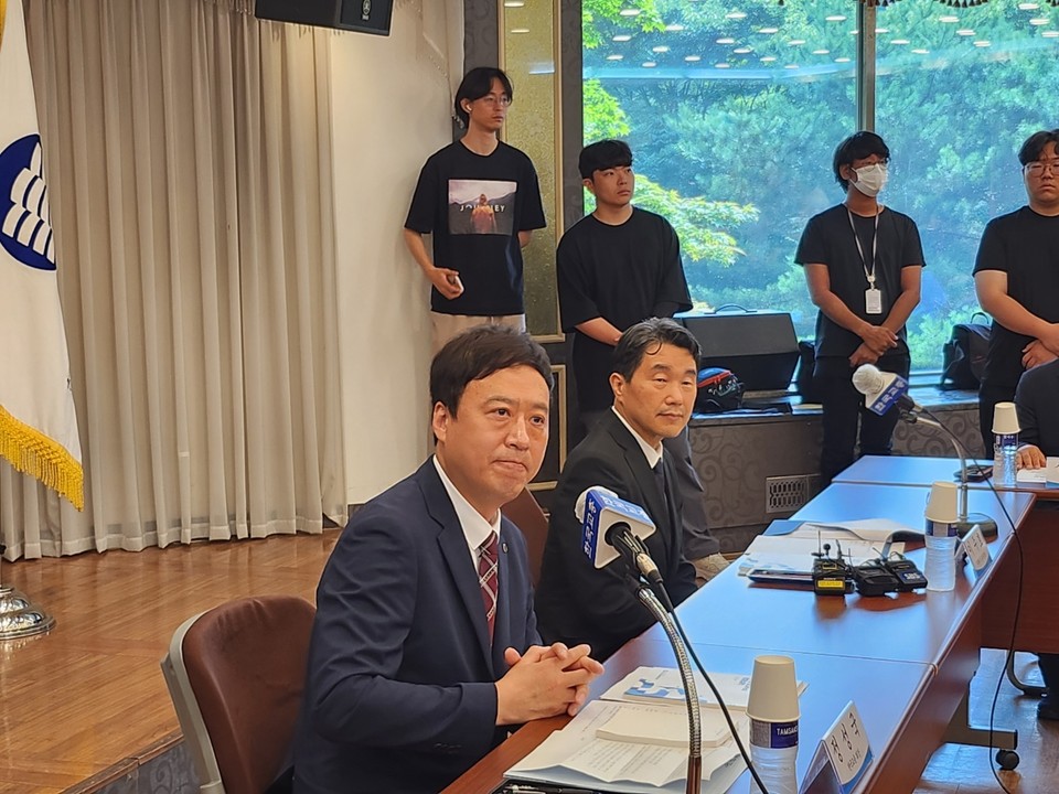 정성국 한국교총 회장이 이번 사건에 대한 발언을 이어가고 있다. (사진=김한울 기자)