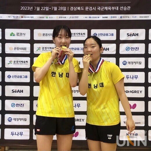 개인복식 우승 차지한 이은주(왼쪽), 전여진 선수.