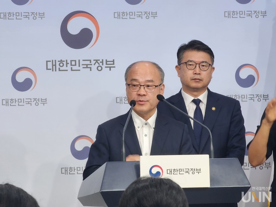 설세훈 서울시교육청 부교육감이 4일 정부서울청사에서 서이초 교사 사망 사건 관련 질의에 답변하고 있다. (사진=백두산 기자)