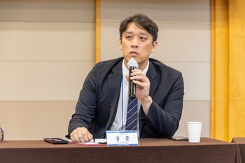 홍준 한국대학신문 대표이사는 원격교육 콘텐츠 질 향상부터 이뤄져야 한다고 말하고 있다. 