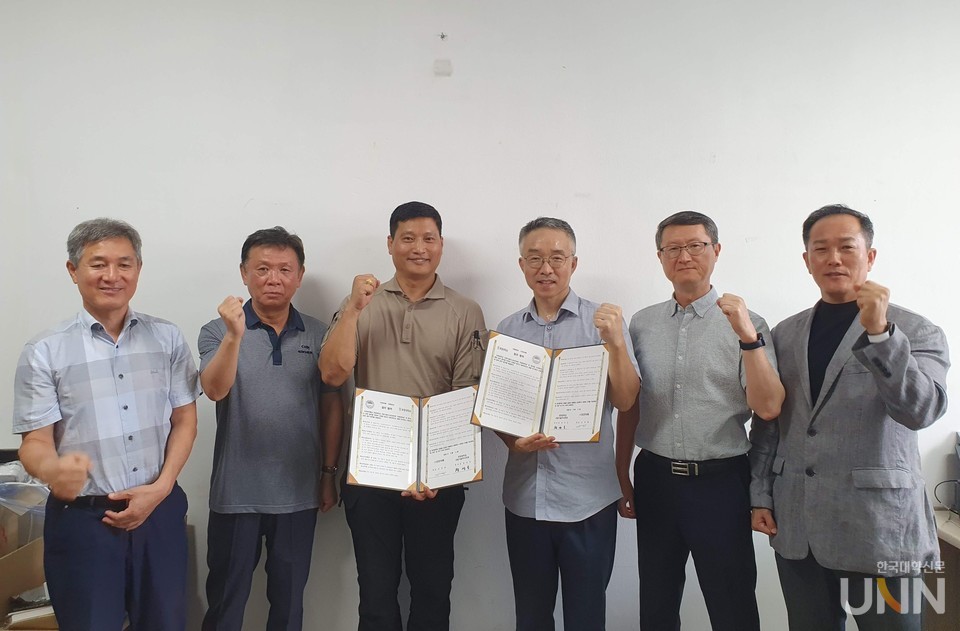 포항대와 ㈜안전착륙이 산학협력을 맺고 있다. (사진=포항대)