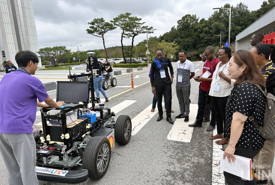 자작 자동차 시연.