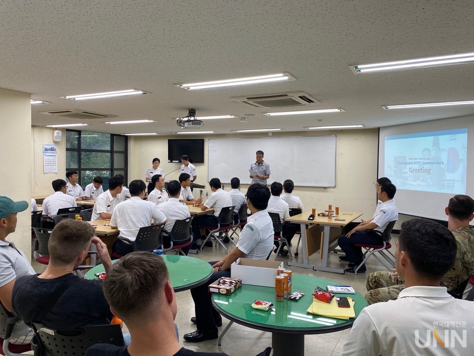 미8군 본부대대와 군사영어 교류 프로그램.