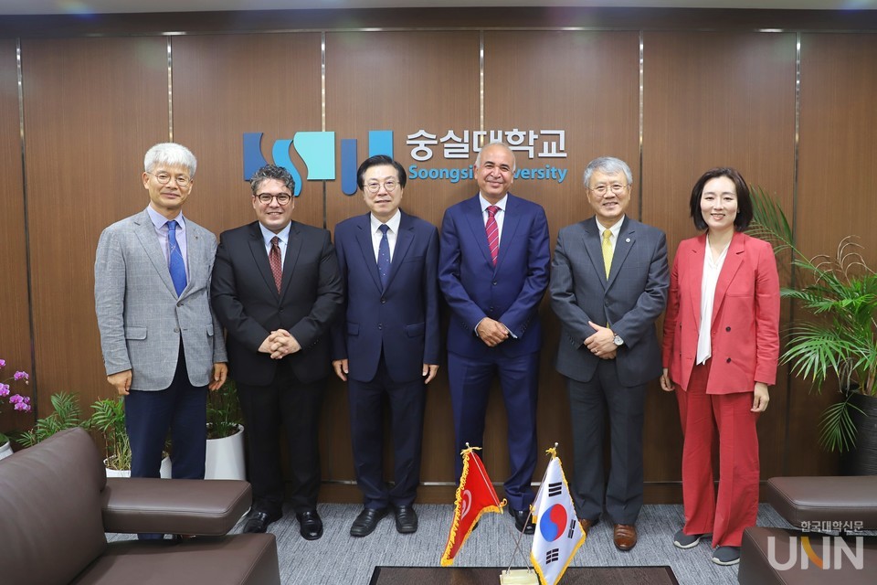 숭실대는 카이스 다라지(Kais Darragi) 주한 튀니지 대사를 초청해 차담회를 가졌다(사진=숭실대)