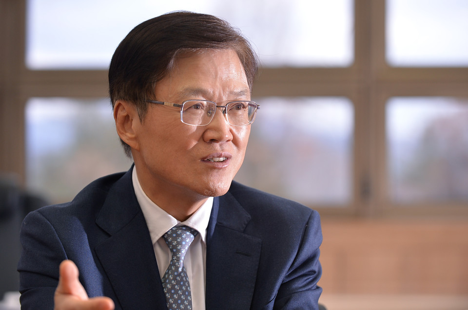 최양희 한림대 총장은 “기존 교육 통념으로는 미래 고등교육을 선도할 수 없다”며 “살아남기 위한 인위적 구조조정이나 통폐합이 아니라 미래를 내다본 글로벌 선도대학으로 약진하는 성장모델을 추구할 것”이라고 밝혔다. (사진=한명섭 기자)