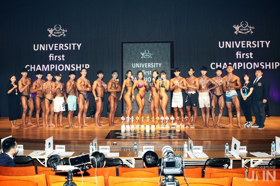 부산경상대 스포츠레져과 학생들이 보디빌딩 전국대학 챔피언십에 참여했다.