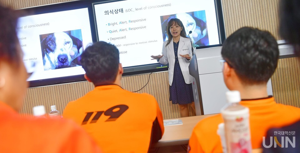 건국대 동물병원이 소방관 대상으로 반려동물 응급처치 강의를 운영했다. (사진=건국대)