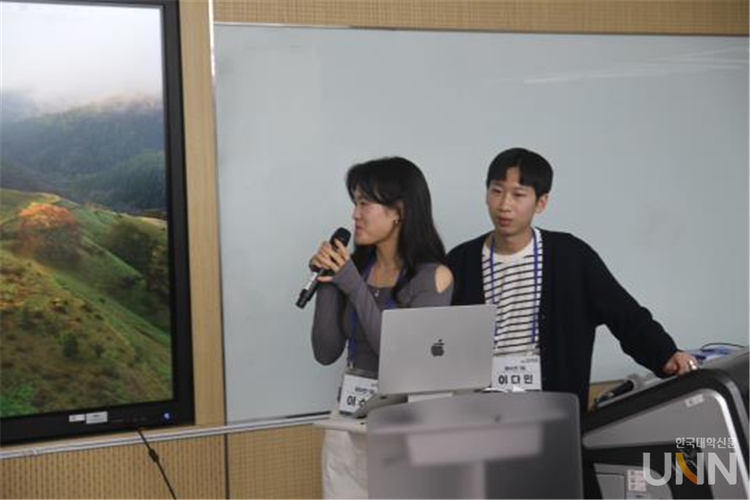 건국대 ‘Project-X 프로그래밍 부트캠프’에 참가한 학생들이 발표를 진행하고 있다. (사진=건국대)