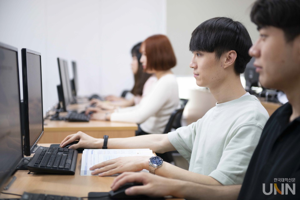 안산대 학생들이 컴퓨터 활용 실습을 진행하고 있다. (사진=안산대)