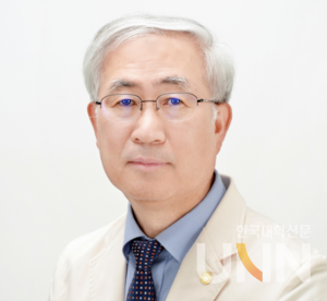 김동익 교수.