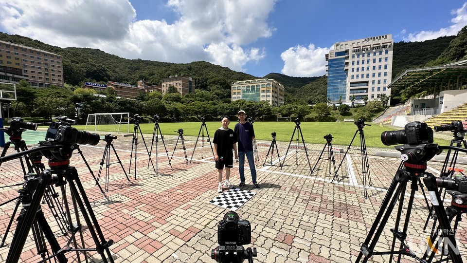 노성언 대표가 지난해 한국영상대에서 AI VR 연구를 위한 카메라 세팅을 하고 있다. (사진=본인 제공)