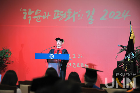 김진상 총장이 취임사를 하고 있다. 