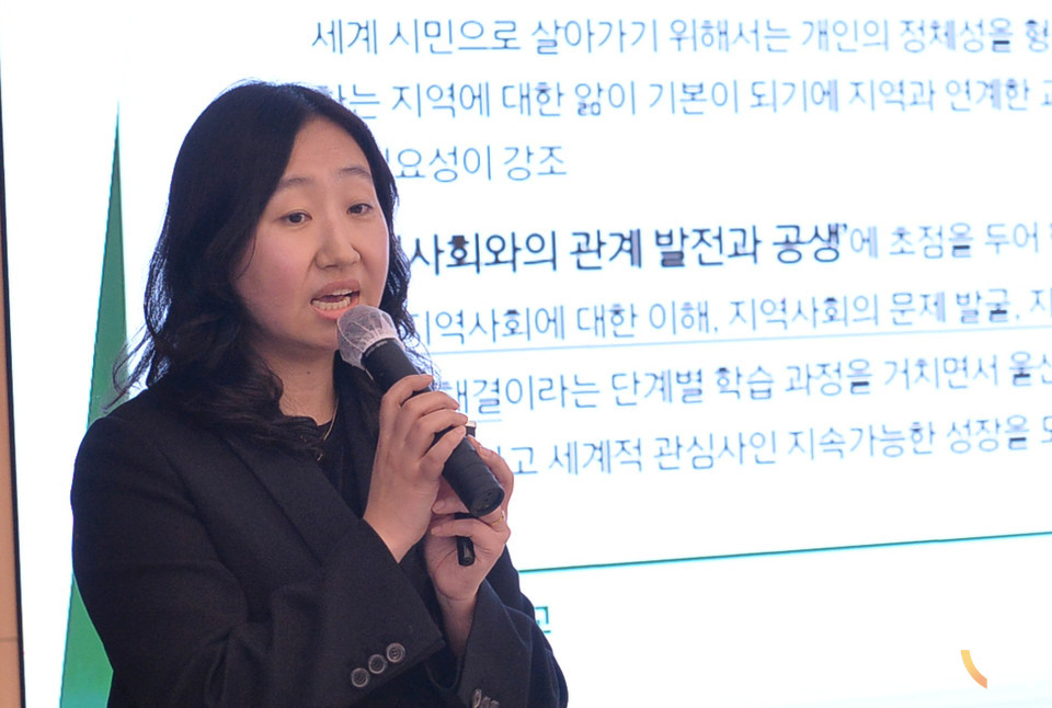 조은래 울산과학대 유아교육학과장이 ‘울산사랑 프로젝트’ 사례를 소개하고 있다. (사진=한명섭 기자)