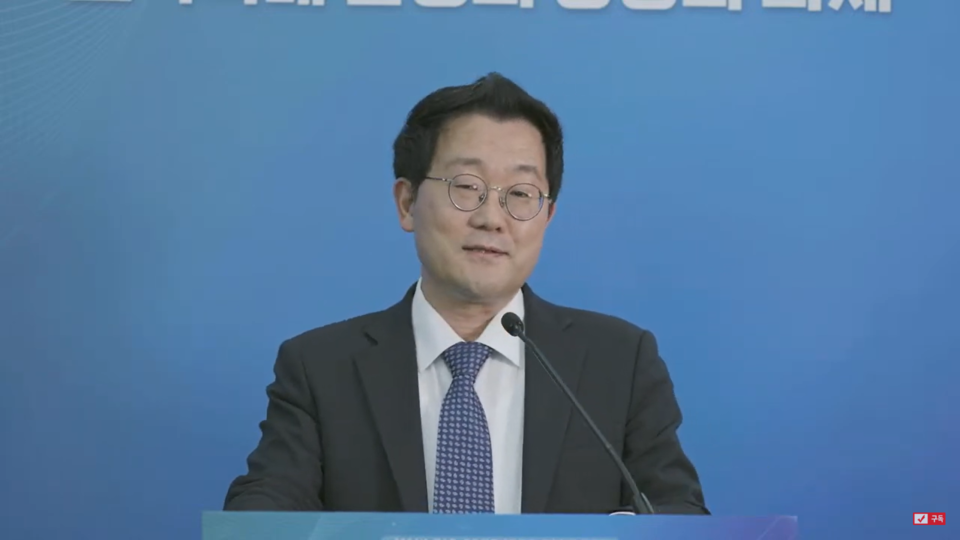 이덕난 대한교육법학회장(국회입법조사처 연구관)은 교육발전특구 정착을 위한 입법 과제로 “구체적이고 실효성 있는 규제 발굴이 필요하다”고 제언했다. (사진=유튜브 생중계 캡처)