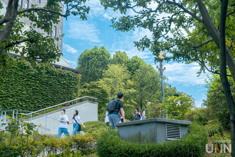 숭실대 학생들이 캠퍼스를 거닐고 있다. (사진=숭실대)