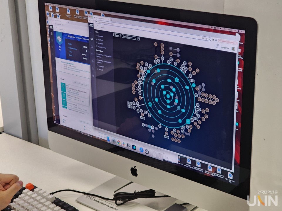 에꼴42와 42서울에 입학한 학생들이 공통적으로 진행하게 되는 홀리그래프. (사진=백두산 기자)