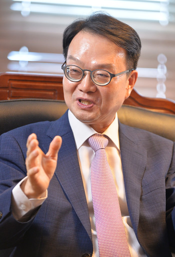 공병영 한국원격대학교육협의회법 국회통과 추진위원회 위원장이 원대협법 입법 필요성에 대해 이야기하고 있다. (사진=한명섭 기자)