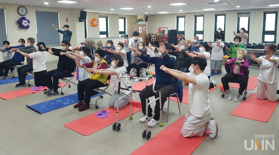 지역사회 주민 대상 건강증진 프로그램. (사진=춘해보건대)