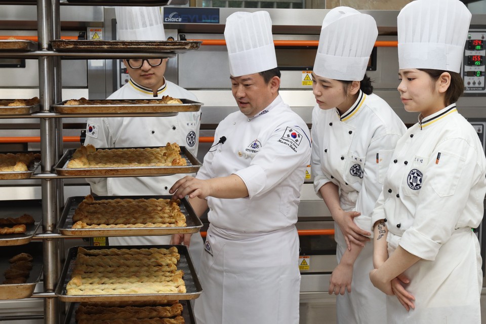 구미대 호텔조리제빵바리스타과의 실습 장면 (사진=구미대)