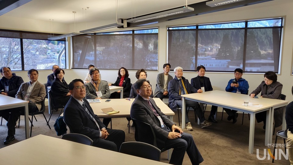 서밋 연수단이 QRC 유급 인턴십 프로그램에 대한 설명을 듣고 있다. (사진=주지영 기자)