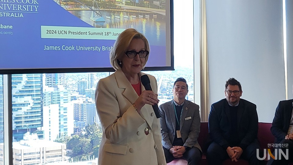 캐슬린 뉴컴 JCU 총장이 환영사를 전하고 있다. (사진=주지영 기자)