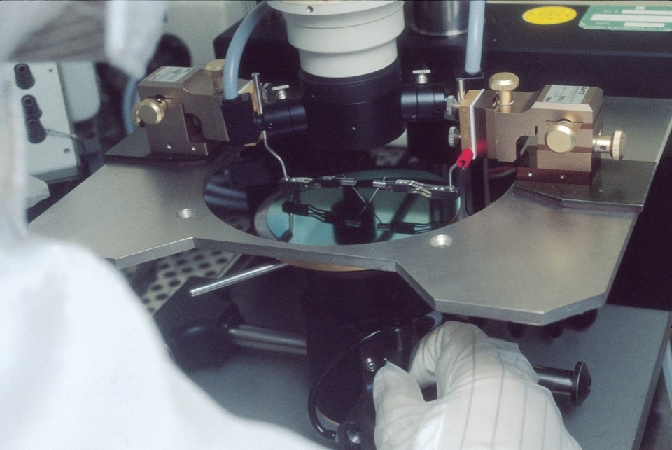 R&D 예산 감축에 대학가의 반발이 확산되고 있다. 특히 대학·대학원 이공계생 절대 다수가 R&D 예산 감축에 반대하고 있어 정부가 R&D 예산을 전면 복원할지 등 향후 대응이 주목된다. (사진=아이클릭아트)