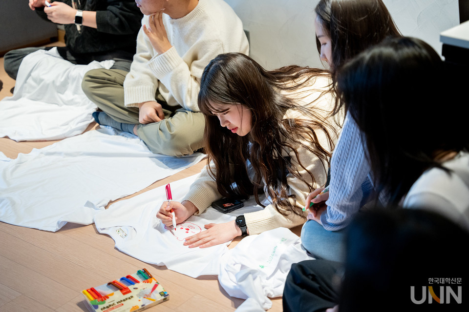 학생들이 소전공 교육 활동을 하고 있는 모습. (사진=순천향대)