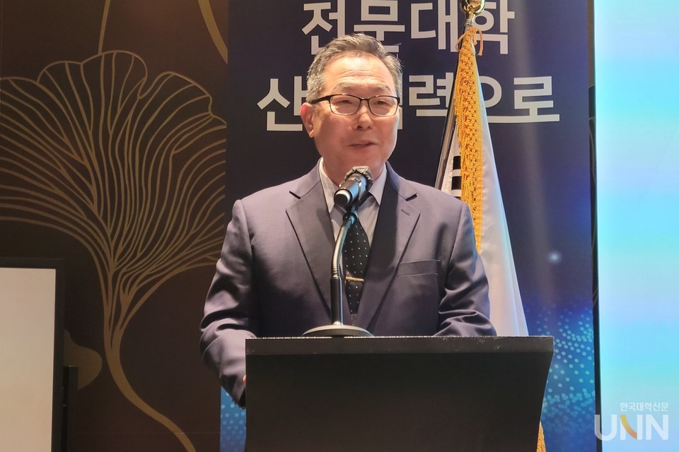 이상석 한국전문대학산학협력처단장협의회 회장(부산과학기술대 부총장)이 21일 열린 협의회 하계 세미나에서 개회사를 하고 있다. (사진=임연서 기자)