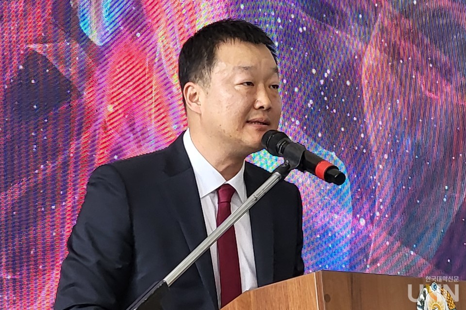 이영웅 타슈켄트한국교육원 신임원장이 축사를 전하고 있다. (사진=주지영 기자)