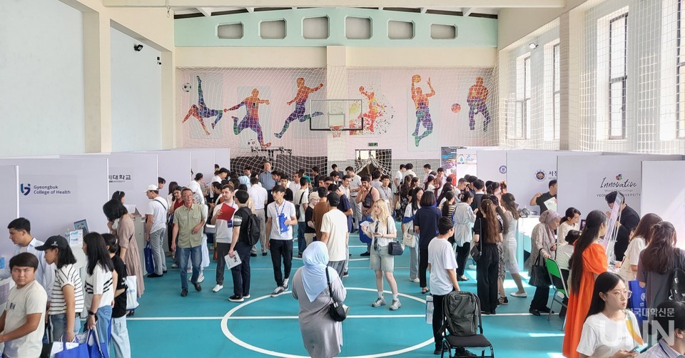 현지 시간으로 22일 샤크혼토후르대통령전문학교에서  ‘제1회 우즈베키스탄 한국 고등직업기술 유학설명회·입학박람회 평가회’가 개최됐다. (사진=주지영 기자)