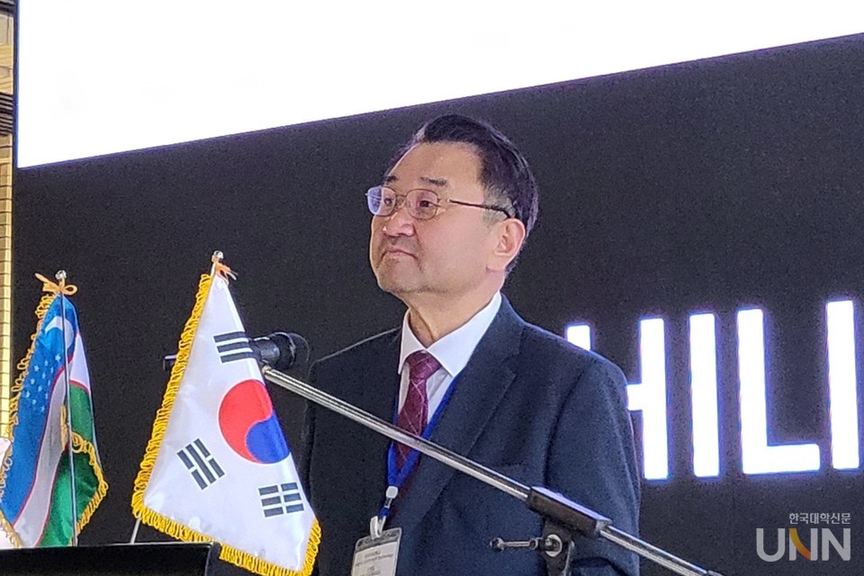 김영도 해인협 회장이 박람회 개회식에서 글로벌 시대 국가 간 교육적 교류가 필요하다고 전하고 있다. (사진=주지영 기자)