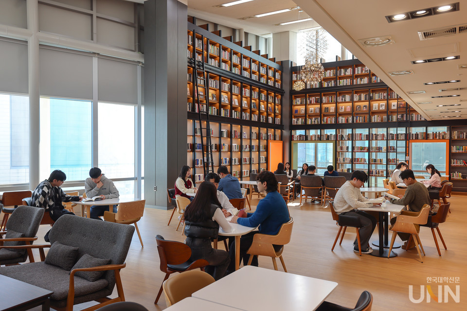 경남정보대 센텀캠퍼스 북카페 전경. (사진=경남정보대)