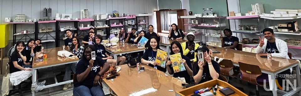 외국인 유학생 캠퍼스 투어에서 공학계열 학과 견학. (사진=동강대)