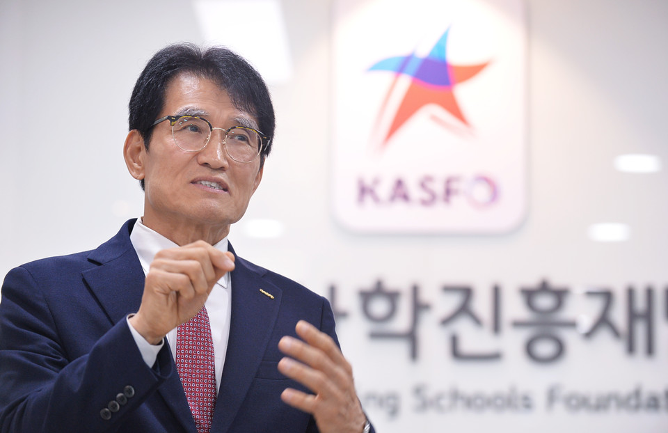 파워인터뷰] 이하운 한국사학진흥재단 이사장 “정부와 지역, 대학 간 연계·협력 통해 대한민국 고등교육 발전에 공헌하는 기관으로 혁신성장  이룰 것” < 파워 인터뷰 < 대담·피플 < 기사본문 - 한국대학신문 - 411개 대학을 연결하는 '힘'