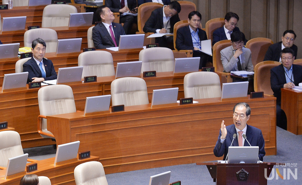 한덕수 국무총리가 12일 오후 서울 여의도 국회 본회의장에서 교육·사회·문화 분야 대정부질문에 답하고 있다. (사진=한명섭 기자)