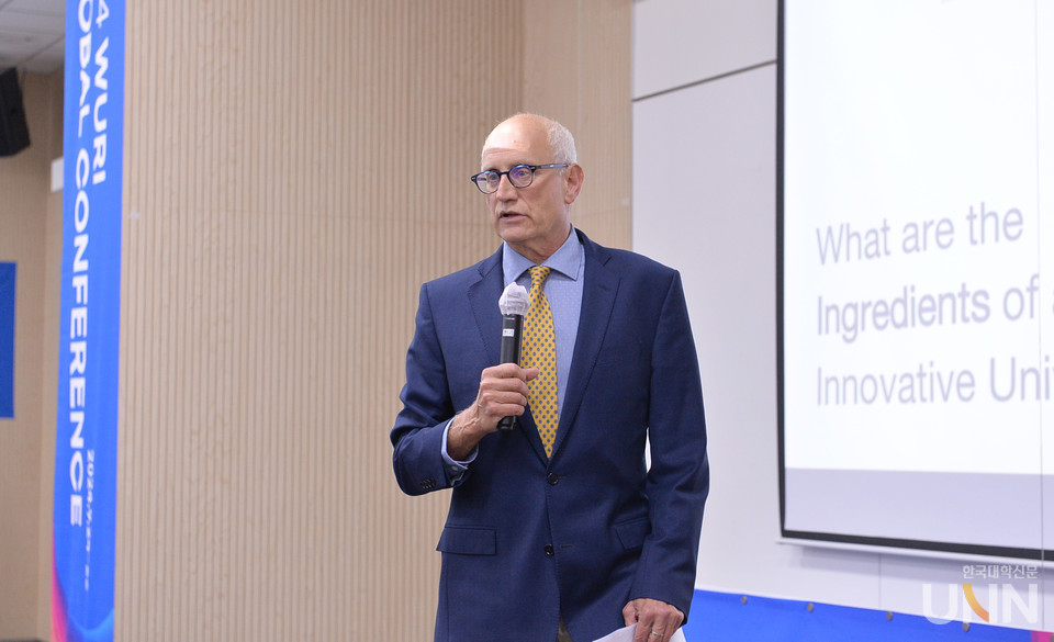 데이비드 마르쿠스 미네르바 Chief Communications Officer가 미네르바 대학의 혁신적 교육방식에 대해 설명하고 있다. (사진=한명섭 기자)