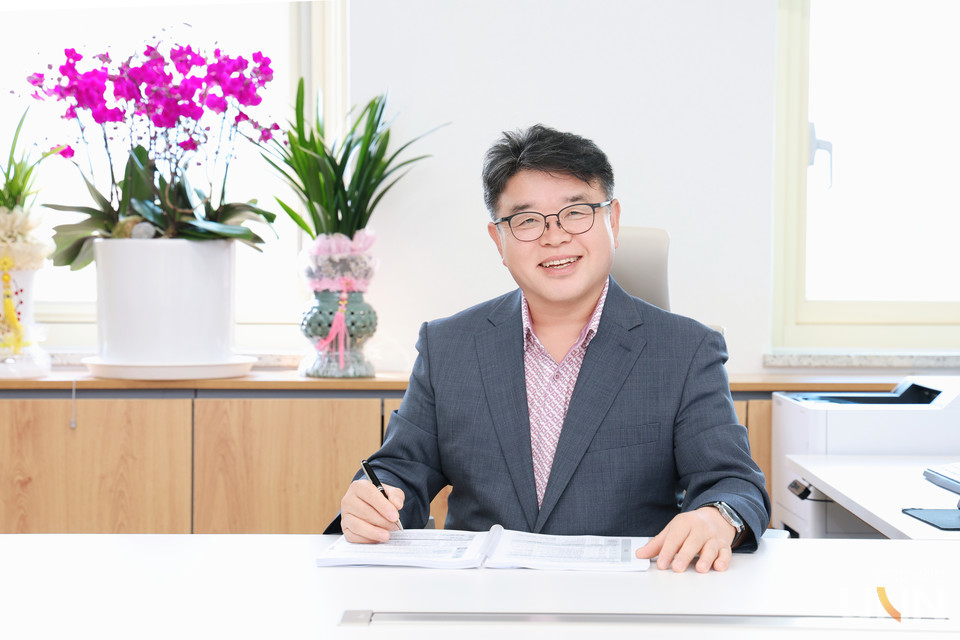 이득찬 강원대 글로컬대학사업추진단장은 강원대가 추진하고 있는 ‘1도 1국립대학’ 모델에 대해 공유‧연합‧통합의 복합형 통합모델이라고 강조했다. (사진=강원대)